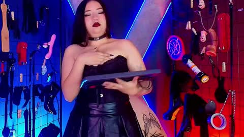 Snapshot of candyqueen_bdsm_ chatting on February 8, 2026, 3:32 am candyqueen_bdsm_ online show from February 8, 2026, 3:32 am