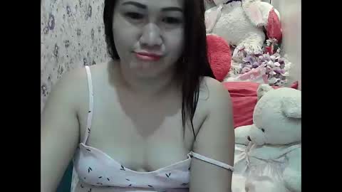 candyyonah03 online show from April 24, 2026, 9:17 pm