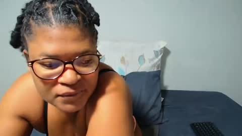 Snapshot of candyyumsaerolaxx chatting on June 14, 2026, 6:04 am candyyumsaerolaxx online show from June 14, 2026, 6:04 am