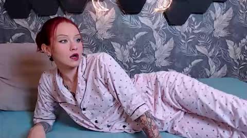 Mia online show from October 7, 2025, 3:58 am