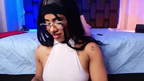 Aura  online show from February 26, 2025, 3:08 pm