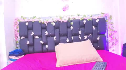 Aura  online show from September 18, 2025, 11:56 am