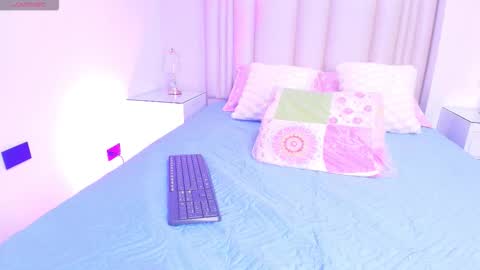 Aura  online show from November 5, 2025, 11:54 am