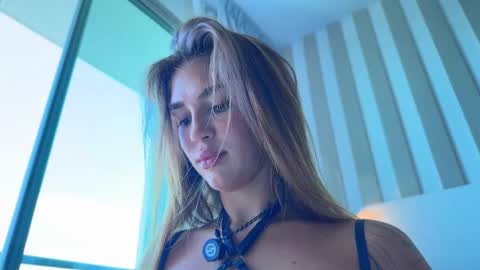 Caroline online show from December 4, 2025, 1:15 am