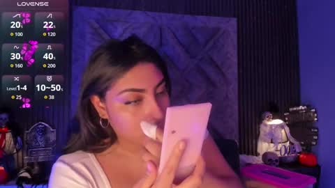 GABRIELA LOPEZ online show from October 7, 2025, 4:20 am