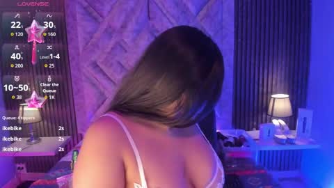 GABRIELA LOPEZ online show from November 6, 2025, 4:13 am