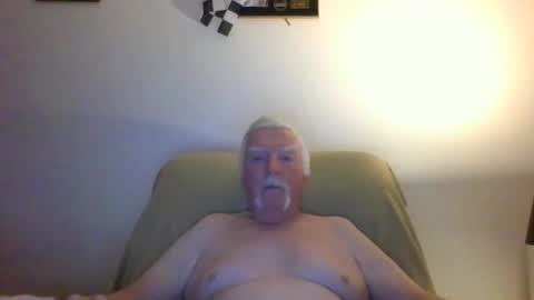 Snapshot of capecod21 chatting on December 8, 2024, 11:35 am capecod21 online show from December 8, 2024, 11:35 am