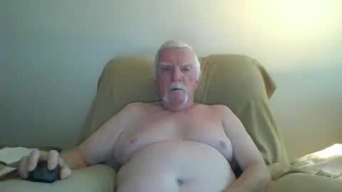 Snapshot of capecod21 chatting on December 8, 2024, 7:22 pm capecod21 online show from December 8, 2024, 7:22 pm