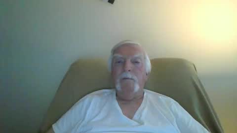 Snapshot of capecod21 chatting on December 21, 2024, 1:42 pm capecod21 online show from December 21, 2024, 1:42 pm