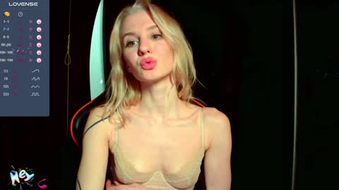 Snapshot of caramel_pie_ chatting on December 7, 2024, 8:49 pm caramel online show from December 7, 2024, 8:49 pm