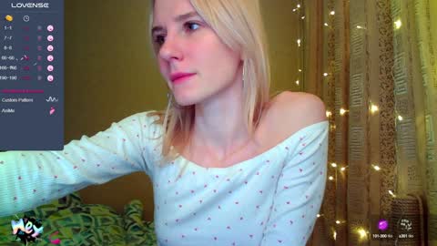 Snapshot of caramel_pie_ chatting on December 8, 2024, 8:36 pm caramel online show from December 8, 2024, 8:36 pm