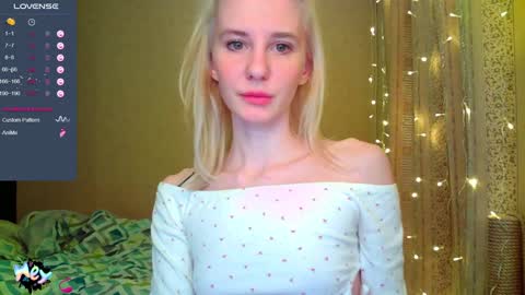 Snapshot of caramel_pie_ chatting on December 8, 2024, 11:40 pm caramel online show from December 8, 2024, 11:40 pm