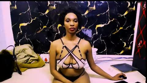 caramelminxx_ online show from June 13, 2026, 7:39 am