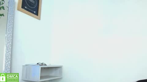 Carla online show from November 5, 2025, 11:32 am