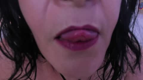 Snapshot of carla_sns chatting on May 5, 2026, 8:17 pm Carla online show from May 5, 2026, 8:17 pm