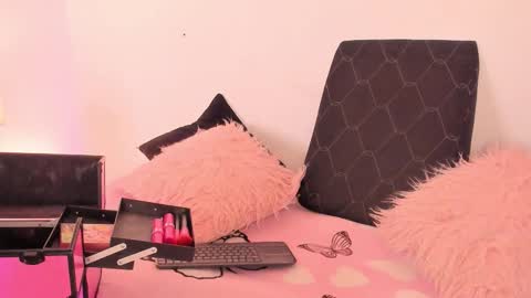 Carla Wet18 online show from November 26, 2025, 4:24 am