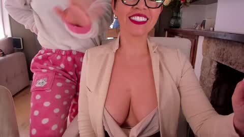 Carla Connor online show from January 18, 2025, 12:15 pm