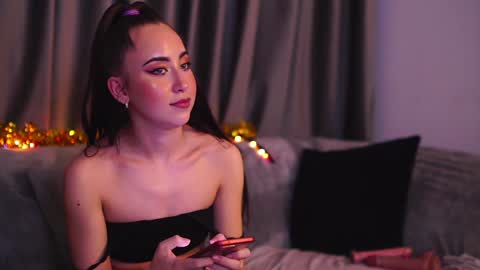 CarlaGavin online show from December 31, 2024, 2:36 pm