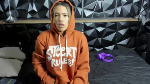 carlamarrinson online show from December 5, 2024, 4:53 am