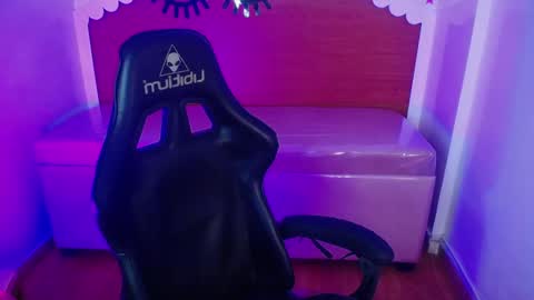 CARLYE   online show from October 1, 2025, 3:12 am