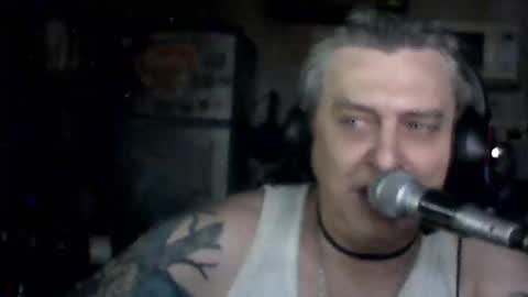 carlos712009 online show from April 23, 2026, 6:14 am