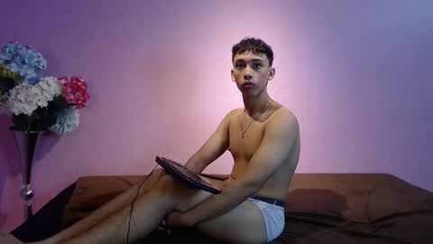 carloshot_01 online show from December 4, 2025, 2:37 pm