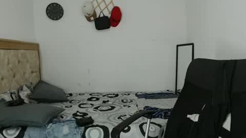 carlossmi01 online show from October 14, 2025, 3:40 am