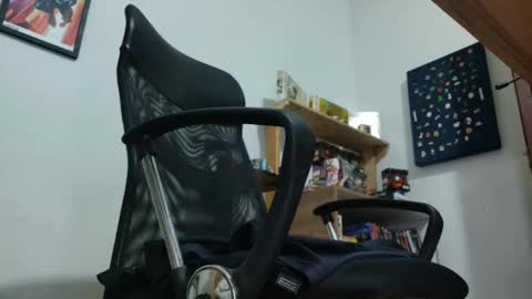 Carlostraboo on of  online show from November 13, 2025, 6:12 am