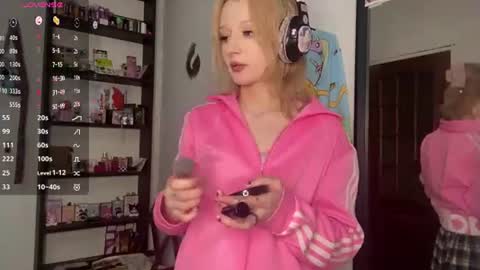 Elina online show from June 25, 2026, 9:41 pm
