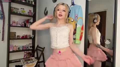 Elina online show from June 28, 2026, 9:21 pm