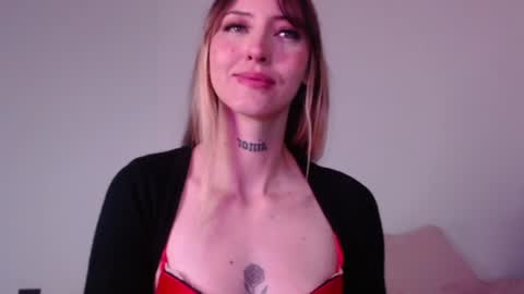 Snapshot of carmennrusso chatting on July 27, 2026, 4:14 pm carmennrusso online show from July 27, 2026, 4:14 pm