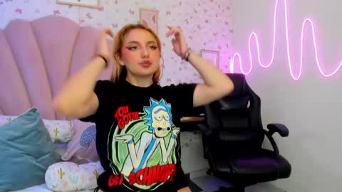 carmesi_ online show from April 24, 2026, 7:38 pm