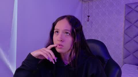 caro_adams1 online show from November 19, 2025, 12:05 pm