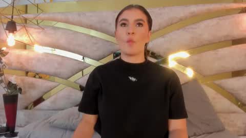 caro_giraldo_ online show from October 21, 2025, 11:44 am