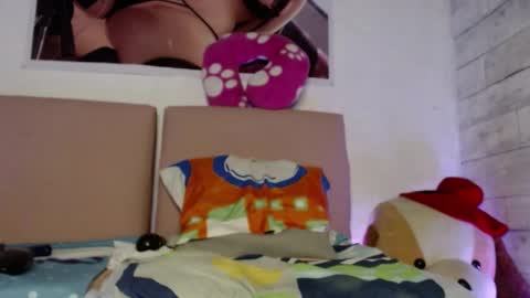 Snapshot of caro_milf_ chatting on January 29, 2025, 9:12 am Caro milf online show from January 29, 2025, 9:12 am