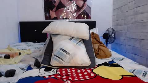 Snapshot of caro_milf_ chatting on February 21, 2025, 6:40 am Caro milf online show from February 21, 2025, 6:40 am