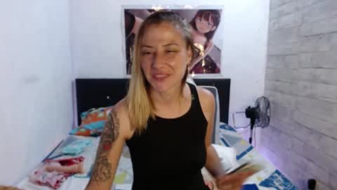 Snapshot of caro_milf_ chatting on February 26, 2025, 4:14 am Caro milf online show from February 26, 2025, 4:14 am