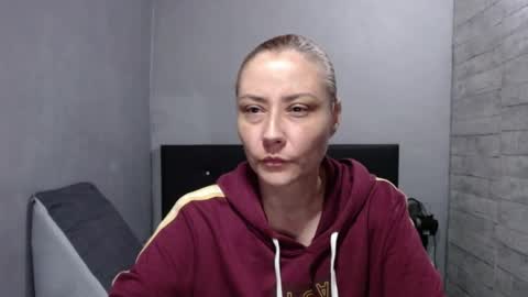 Snapshot of caro_milf_ chatting on April 7, 2026, 10:48 am Caro milf online show from April 7, 2026, 10:48 am