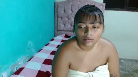 Snapshot of carol_lil1 chatting on April 18, 2026, 5:44 am carol_lil1 online show from April 18, 2026, 5:44 am