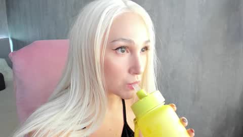 carol_may_ online show from September 13, 2025, 5:18 am