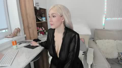 carol_may_ online show from December 5, 2025, 7:50 am