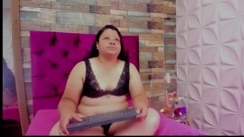 Angie Carolina online show from February 9, 2026, 7:40 pm