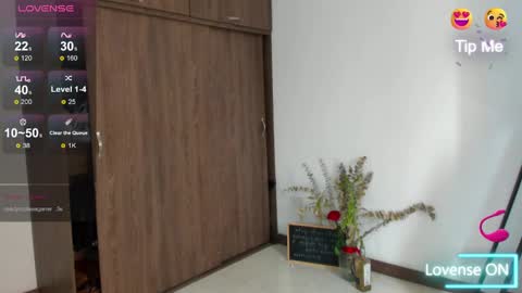 carolina_zaens online show from December 3, 2024, 1:43 pm