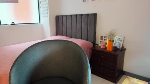 carolina_zaens online show from October 10, 2025, 4:17 pm