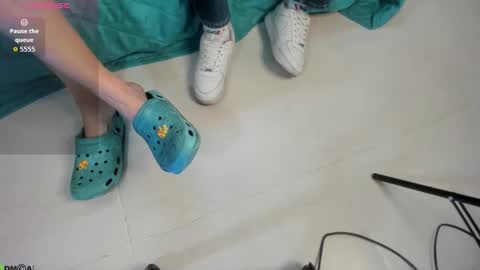 caroline daring online show from October 10, 2025, 2:05 pm