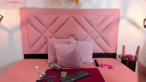 Snapshot of caroline_daring chatting on July 4, 2026, 12:11 pm caroline daring online show from July 4, 2026, 12:11 pm