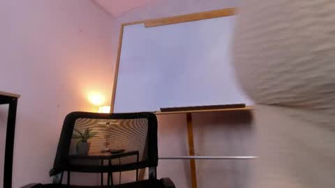  Caroline  online show from April 20, 2026, 10:29 am