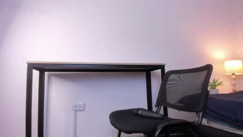  Caroline  online show from April 21, 2026, 11:27 am