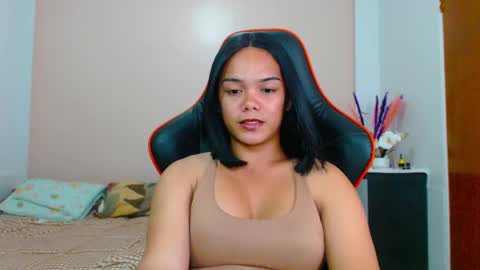 caroline_east online show from March 10, 2025, 3:41 pm