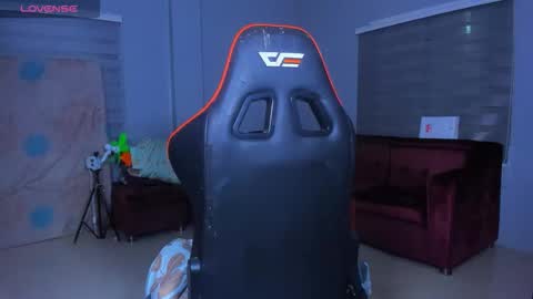 caroline_east online show from October 8, 2025, 10:46 am